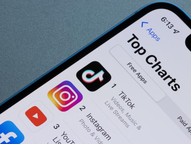 an iphone with the top 10 apps on the screen