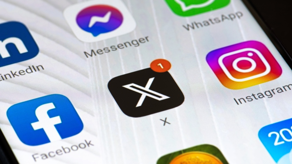 Bluesky vs. Threads: Which Should Marketers Use as an X Alternative?